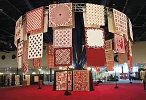 Kúzlo a spomienky: 45 rokov Medzinárodného festivalu quiltov - Magic & Memories: 45 Years of International Quilt Festival