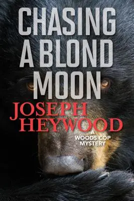 Honba za blonďavým mesiacom: Záhada lesného policajta - Chasing a Blond Moon: A Woods Cop Mystery