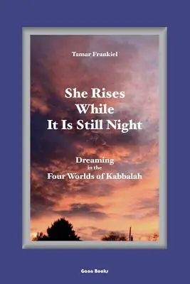 Ona vstáva, kým je ešte noc: Snívanie v štyroch kabalistických svetoch - She Rises While It Is Still Night: Dreaming in the Four Worlds of Kabbalah