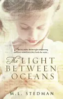 Svetlo medzi oceánmi - srdcervúci bestseller Sunday Times a výber Richard and Judy - Light Between Oceans - The heartrending Sunday Times bestseller and Richard and Judy pick