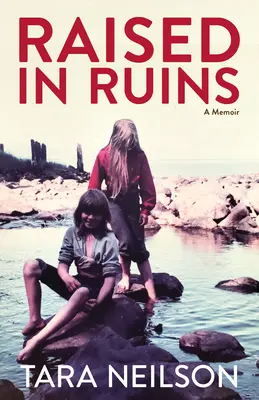 Vychovávaní v ruinách: A Memoir - Raised in Ruins: A Memoir
