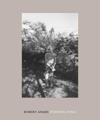 Robert Adams: Stojí na mieste - Robert Adams: Standing Still