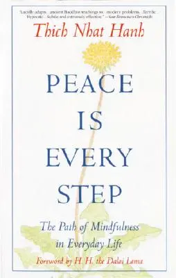 Mier je na každom kroku: Cesta všímavosti v každodennom živote - Peace is Every Step: The Path of Mindfulness in Everyday Life