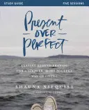 Prítomnosť namiesto dokonalosti: Zanechanie zúrivosti pre jednoduchší a oduševnenejší spôsob života - Present Over Perfect: Leaving Behind Frantic for a Simpler, More Soulful Way of Living
