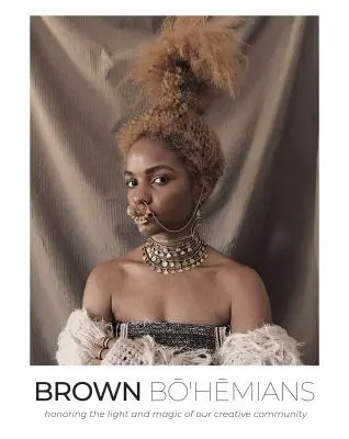 Hnedí bohémovia: Uctievanie svetla a kúziel našej tvorivej komunity - Brown Bohemians: Honoring the Light and Magic of Our Creative Community