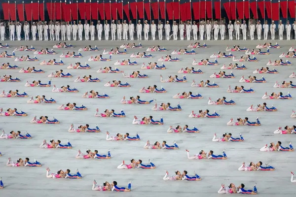 Medzi dverami: V Dprk - Between Doors: In the Dprk