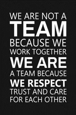Nie sme tím, pretože pracujeme spolu: Darčeky na ocenenie zamestnancov - We Are Not A Team Because We Work Together: Staff Recognition Gifts