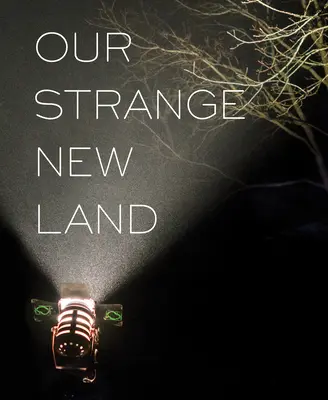 Naša zvláštna nová krajina: Fotografie z dejísk filmov na juhu krajiny - Our Strange New Land: Photographs from Narrative Movie Sets Across the South