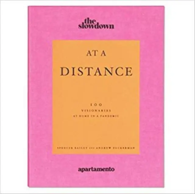 Na diaľku: 100 vizionárov doma v pandémii - At a Distance: 100 Visionaries at Home in a Pandemic