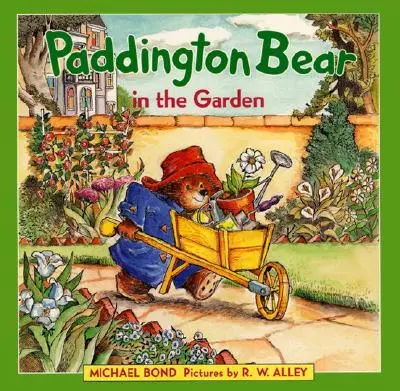 Medvedík Paddington v záhrade - Paddington Bear in the Garden