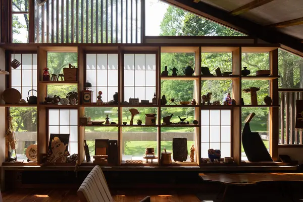 Odhalenie japonského domu: Junzo Yoshimura, Antonin a Nomi Raymondovci a George Nakashima - Uncrating the Japanese House: Junzo Yoshimura, Antonin and Nomi Raymond, and George Nakashima