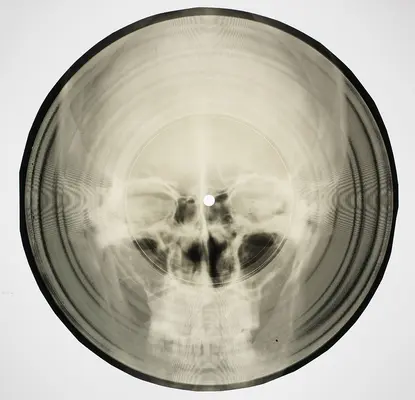 Hudba kostí: Sovietsky röntgenový zvuk - Bone Music: Soviet X-Ray Audio