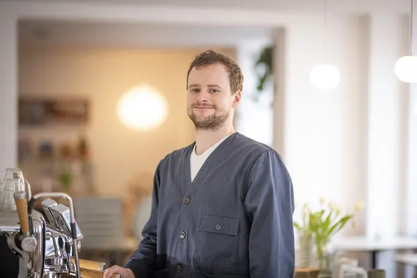 Instantná kaviareň: Ako si otvoriť kaviareň za jeden týždeň - The Instant Coffee Shop: How to Open a Caf in One Week