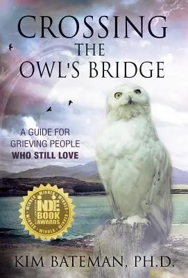 Crossing the Owl's Bridge (Prechod cez soví most): Príručka pre smútiacich ľudí, ktorí stále milujú - Crossing the Owl's Bridge: A Guide for Grieving People Who Still Love