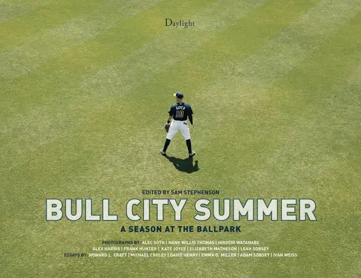 Leto v meste býkov: Sezóna na futbalovom štadióne - Bull City Summer: A Season at the Ballpark