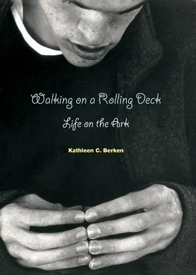 Kráčanie po valiacej sa palube: Život na arche - Walking on a Rolling Deck: Life on the Ark