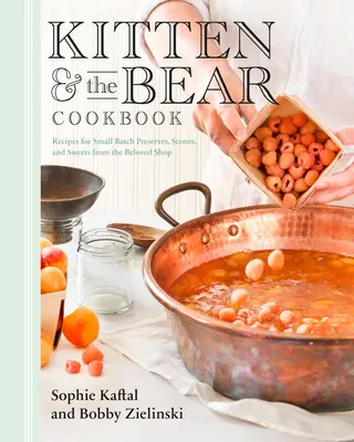 Kuchárska kniha Mačiatko a medveď: Recepty na malosériové konzervy, koláčiky a sladkosti z obľúbeného obchodu - Kitten and the Bear Cookbook: Recipes for Small Batch Preserves, Scones, and Sweets from the Beloved Shop