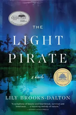 Ľahký pirát: Výber knižného klubu GMA - The Light Pirate: GMA Book Club Selection