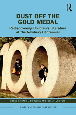 Oprášiť zlatú medailu: Znovuobjavenie detskej literatúry pri príležitosti stého výročia Newberyho ceny - Dust Off the Gold Medal: Rediscovering Children's Literature at the Newbery Centennial